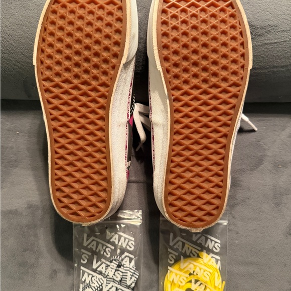 Vans Black, Magenta, Yellow &White Sneakers W7.5, M6.0, BNIB - Picture 4 of 4
